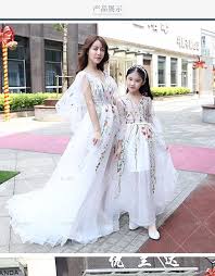 淘宝台湾提供新款深v领花仙子刺绣亲子装母女演出服影楼主题服装儿童婚纱礼服图片 价格 国际转运费用等详细产品信息 同时推荐更多热卖女装 x2f 女士精品产品 新款深v领花仙子刺绣亲子装母女演出服影楼主题服装儿童婚纱礼服 由支付宝提供担保交易 先收货后付款