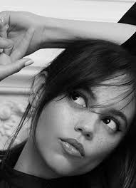 Jenna has a lightning bold ⚡️ tattoo