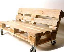 Voici pas à pas comment réaliser un canapé en palette. 21 Manieres De Recycler Une Palette En Bois Que Vous Soyez Bricolo Ou Non Salon De Jardin Palettes Palette Bois Palette Jardin