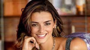 Atriz, estudante de gestão e modelo, joana aguiar dá cartas na televisão e no cinema portugueses. Joana Aguiar De Amor Amor Esta Solteira