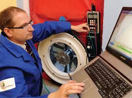 Treppenhaus, ohne innenwände und geschossdecken. Blower Door Test Findet Lecks Im Haus Energie Fachberater