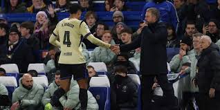 Noche para el olvido de Araujo: Expulsión y goleada del Barcelona ante  Chelsea