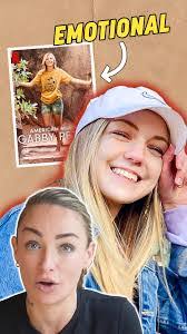 Julie Scofield's Instagram, Twitter & Facebook