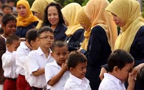 Bukan tanpa alasan, saat itu pemerintah hindia belanda mengeluarkan peraturan mengenai serikat pekerja pegawai negeri. 25 November Hari Guru Nasional Southeast Asia Tribune