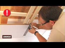 Die hochwertigen paneele aus unserem sortiment dienen zur stilvollen gestaltung von decken und wänden im innenbereich. Montage Einer Paneeldecke Logoclic Deckenpaneele Verlegen Teil 2 Youtube