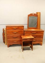 Cushman Colonial Creation Furniture Incl Four Drawer Dresser 34 X19 5 X46 5 T Three Drawer Dresser 42 X20 X35 Colonial Furniture Furniture Headboards For Beds