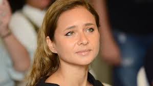 نيللي كريم تشارك بتحدي الطفولة بهذه الصورة