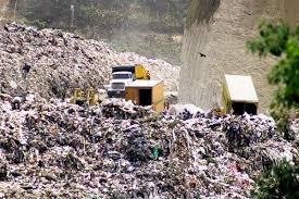 Resultado de imagen para la tierra contaminada por la tecnologia