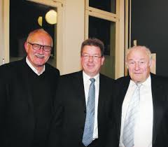 Neben der architektur werden auch städtebau und geschichte analysiert und beschrieben. Europa Diskussion Im Haus Eckstein Nurnberg