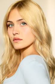 The Girl Who Believes in Miracles (2021)