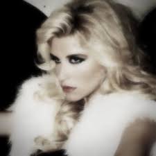 Hayley Kenny (@hayleykenny)