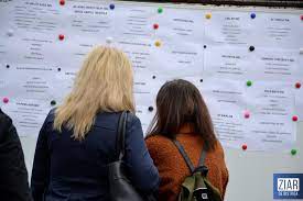 Posturile vacante în administrația publică. Foto Video Peste 600 De Locuri De MuncÄ La Bursa Ajofm Directorul Otilia Rapan Inclusiv Leoni A Venit Cu Oferte Oamenii Pot Sta LiniÈtiÈi Pentru CÄ Angajatorul Nu PleacÄ Din JudeÈul Nostru