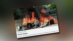 Namun, lebih kurang satu minit selepas kenderaan berhenti dan dia keluar dari kenderaan tersebut, berlaku letupan yang menyebabkan api marak lalu membakar seluruh bahagian kereta. Update Ferrari Aliff Syukri Rupanya Metrotv