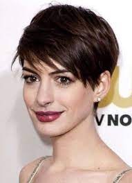 Famosa per i suoi film sempre alla moda, scopri il nuovo look di anne hathaway con capelli corti, un look diverso e perfetto per un nuovo taglio estivo! 10 Idee Su Anne Capelli Cortissimi Acconciature Pixie Anne Hathaway