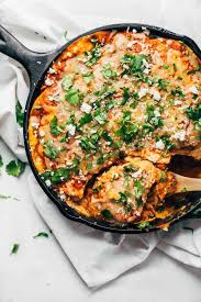 Skillet Chicken Tortilla Pie Pinch Of Yum Recipe In 2020 Tortilla Pie Recipes Dinner Recipes