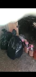 Legea blocului este luat in considerare. Un Bloc Intreg Din Soli Terorizat De O VecinÄƒ Care IÈ™i AruncÄƒ Fecalele È™i Urina In Casa ScÄƒrii Legea Nu E De Partea Locatarilor Obiectiv Sm