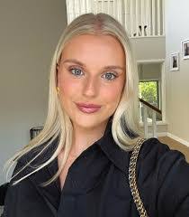 Caitlin Schofield's Instagram, Twitter & Facebook