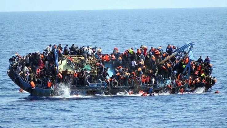 250 migrants missing after boat sinks in Indian Ocean