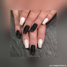Die beste matte maniküre, neue matte nail design ideen 2019, 80+ trendy images ad_1 #schwarz #sarg #ffin nägel #ideen matte black nail matte nail # matt ad_2 source by. Schwarz Matt Und Weiss Glitzer Schoner Kontrast Nageldesign