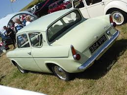 I oktober 1962 tok 24 år gamle tvillinger tony og michael brookes og en gruppe venner en anglia 105e utstyrt med ford performance kit på £ 13 til montlhéry autodrome. File Ford Anglia 105e 1961 35642005011 Jpg Wikimedia Commons