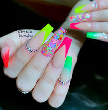 Sin embargo, es esencial cuidar de las uñas acrílicas. Neon Nails Manicura De Unas Unas De Acrilico Largas Unas De Gel Bonitas