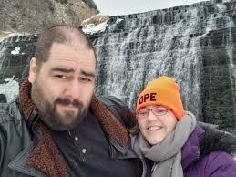 Holly Dow's Instagram, Twitter & Facebook