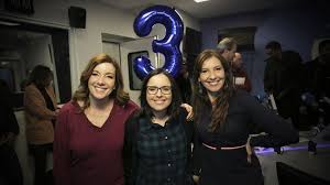 Juntar letras para formar palavras que, por sua vez, formassem frases. Telefonemas Surpresa Um Coro Gospel E O Primeiro Extremamente Desagradavel A Estreia De As Tres Da Manha Renascenca