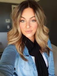 Dara Lawson's Instagram, Twitter & Facebook