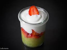 Verrine Fraise Rhubarbe Et Yaourt Au Lait De Bufflonne D Alsace Recette En 2020 Verrine Fraise Fraise Rhubarbe Recette Avec Des Fraises