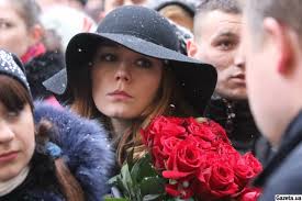 В последний путь провожали аплодисментами. Vo Lvove Vsyu Noch Stoyala Ochered K Grobu S Kuzmoj Skryabinym Foto