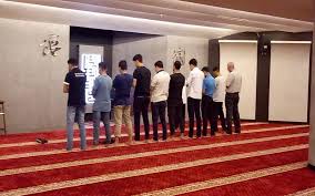 Agama adalah segalanya bagi kehidupan manusia, karena agama adalah tiang dari segala tiang didunia yang jika tiang itu runtuh maka manusia berada pada kerugian. Shalat Itu Tiang Agama Maksudnya Apa Islampos