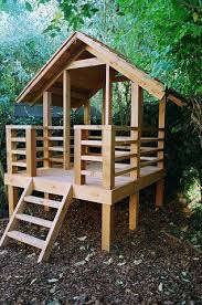 Western Red Cedar Play House With Porch And Cedar Shingle Roof Amenagement Jardin Cabane Jardin Maison Dans Les Arbres