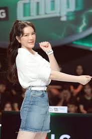 Ngay khi lên sóng, bài đăng của nữ diễn viên nhanh chóng thu hút sự quan tâm từ cộng đồng mạng. Ly Nha Ká»³ Ngáº¡i Ngung Khi Ä'Æ°á»£c TrÆ°á»ng Giang Khen Xinh Ä'áº¹p NhÆ° Tiá»ƒu ThÆ°