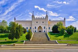 The region's largest city, with a thriving cultural and academic scene, has a small but evocative old town and the surrounding historic precincts have a new sheen, giving new lustre to the old town's impressive stock of renaissance and baroque townhouses. Https Www Xn Flge 1ra De Flugziele Polen Lublin