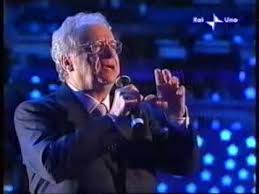 Johnny dorelli, nome d'arte di giorgio domenico guidi (meda, 20 febbraio 1937), è un cantante e uomo di spettacolo, attore di cinema e di teatro. Johnny Dorelli In Meglio Cosi Con Stefano Bollani Al Piano Orchestra Diretta Da Gianni Ferrio Youtube