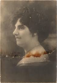 Mary T. Smith I recall driving toward Jackson, Mississippi looking to meet  Mary T. Smith in the late 1980s (there was no phone navigation). We passed  a house with this big white