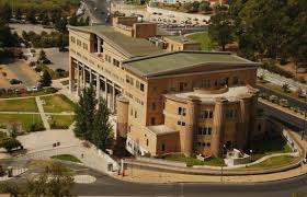 Anúncio sobre a universidade católica de lisboa. Benedita Menezes Queiroz O Regresso A Casa Do Espaco Fisico Ao Espaco Social Feminino Ucp