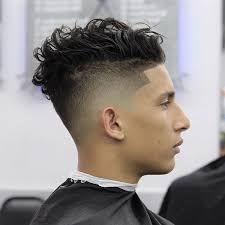 Bold androgynous haircuts for perfectly symmetrical faces. Androgynous Masculine Leaning Coded Hairstyles For Wavy Hair Qwear Queer Fashion Platform