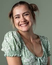 🍬 Got that innocent look going 🍬 Photo cred: @by_blyde @sowaarstudios 📸  #headshots #actor #actorheadshots #studio #awesome #bw #happy #portrait  #photography #smiling #actress #headshotsession #headshot