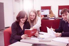 Dec 08, 2020 · soziale arbeit (bachelor) der bachelor studiengang soziale arbeit mit dem abschluss bachelor of arts (b.a.) befähigt als erster berufsqualifizierender abschluss für die berufstätigkeit in allen feldern der sozialen arbeit. Studiengang Bachelor Of Arts Ba Soziale Arbeit Im Gesundheitswesen Hawk