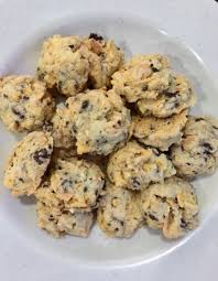 Butter, gula, telur, kuaci, vanilla essence, baking powder, chocolate chip, badam, tepung red rose. Resepi Biskut Cornflakes Crunchy Chocolate Chips Viral Mesti Laku Keras Raya Nanti