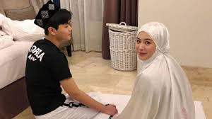 Dulu Artis Cantik Korea Ini Jadi Mualaf Kini Giliran Sang Adik Ikut Pindah Agama Islam