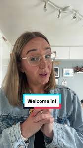 Mari Wright's Instagram, Twitter & Facebook