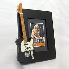 Disamping nadanya mudah dihafal dan liriknya yang koplak, mengapa lagu selinting ini menjadi lagu wajib ketika mapala gitaran? Pelajari Ini Oh Mat Ganja Chord Gitar