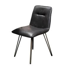 This marvelous design is the perfect example of timeless lines with a modern twist, by using a complexity of luxurious materials, such as velvet, brass and lacquered wood. Industrial Dining Chair Rashford Black Furnwise