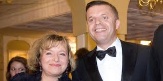 Nu vot i vsyo, nu vot i vsyo, nu vot i vsyo, i ot venchaniya do trizny hotel s toboyu ryadom byt, no, vidno, eto ne sudba. Nu Vot I Vse Zhena Parfenova Nameknula Na Ih Otezd Iz Rossii