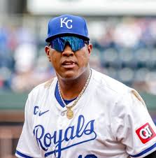 SALVADOR PÉREZ CONFIRMA🦁 Estoy al 100% seguro que jugaré está temporada  con los Leones.⚾🇻🇪 "No planeo viajar para cuando termine la temporada. El  único plan es jugar con los Leones, es un