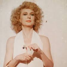 Il sole negli occhi (1953) · girandola 1910, episodio di amori di mezzo secolo (1954) · lo scapolo (1955) · souvenir d'italie (1957) · nata di marzo (1958) · adua e le compagne (1960) · fantasmi a roma (1961) la parmigiana (1963) · la visita (1963) · il magnifico cornuto (1964) · io la conoscevo bene (1965) · fata marta, episodio de le fate (1966) · come. Loretta Goggi Biografia Eta Altezza Peso Figli Marito E Vita Privata Spettegolando