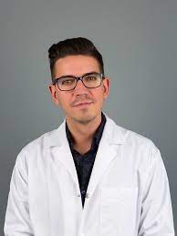 Un alt medic estetician fals a fost descoperit! Dr Maximilian Muntean Operatie De Marirea Penisului Faloplastie La Cluj Marirea Penisului