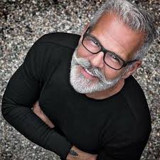 Si vous voulez avoir l'air élégant et attrayant à l'âge de 50 ans, vous pouvez essayer la coiffure pixie pour femme. 36 Meilleures Idees Sur Coiffures Homme De 50 Ans Coiffure Homme 50 Ans Cheveux Courts Barbe Cheveux En Bataille